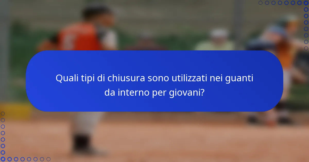 Quali tipi di chiusura sono utilizzati nei guanti da interno per giovani?